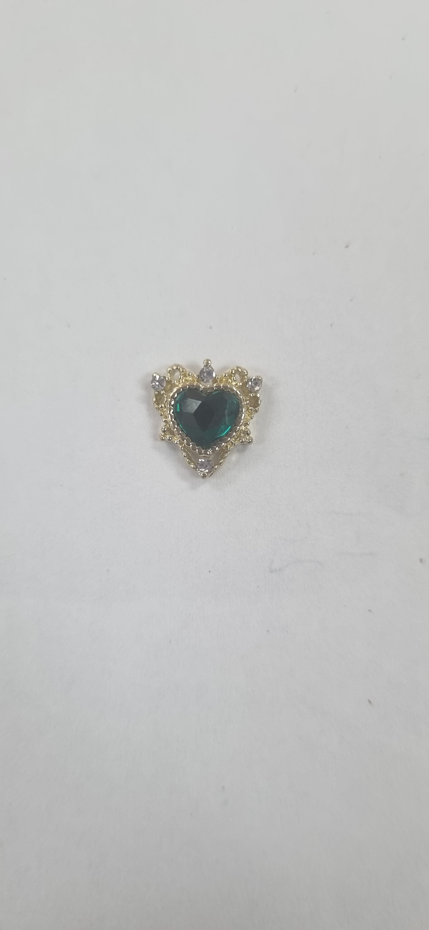 Adornos para uñas con forma de corazón