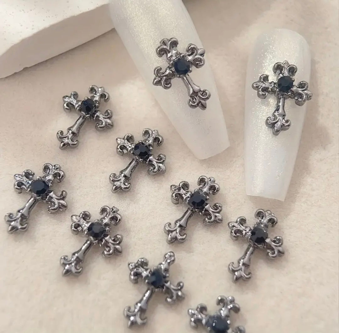 Amuletos de uñas en forma de cruz