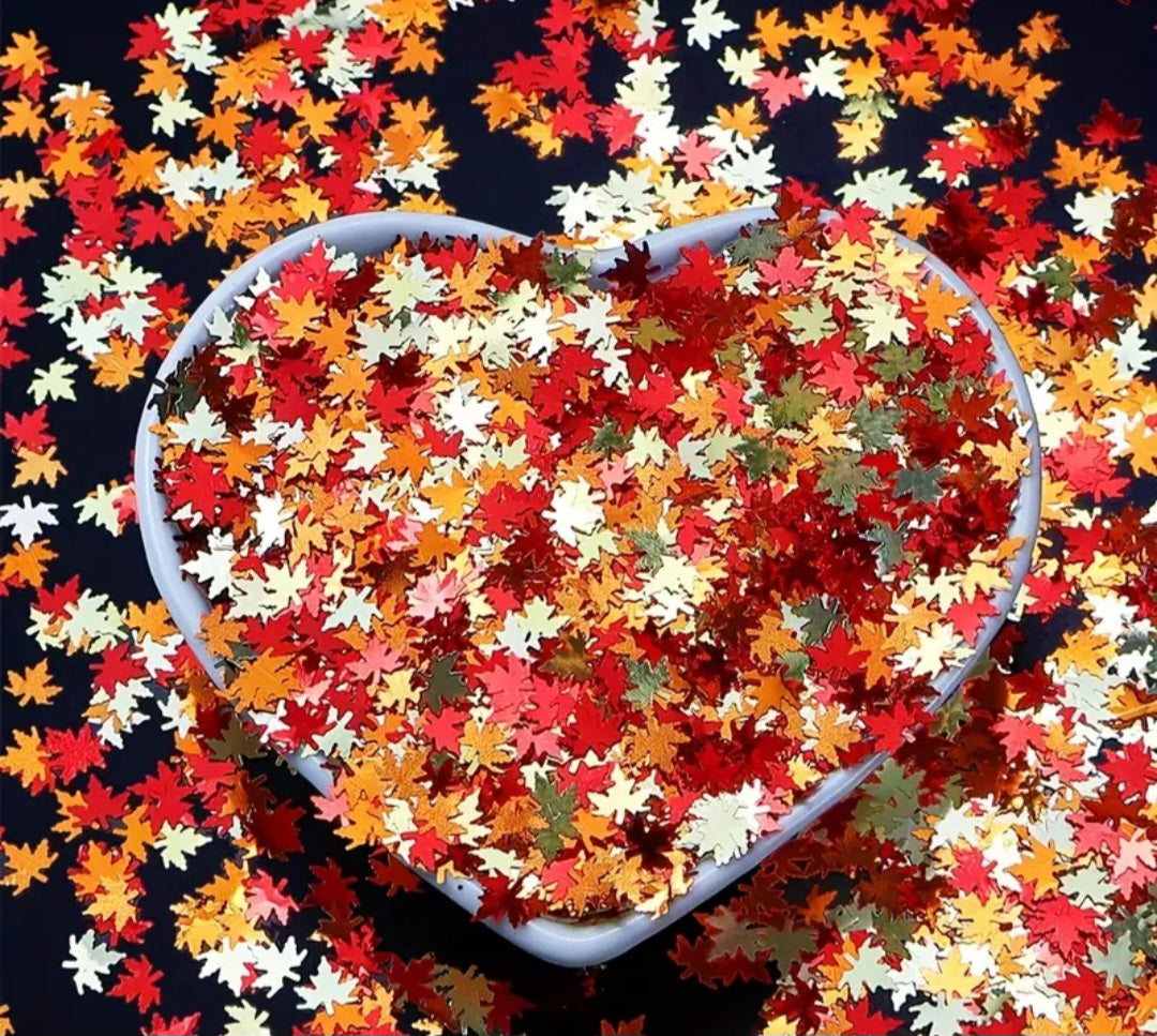 Confeti de hoja de arce para uñas