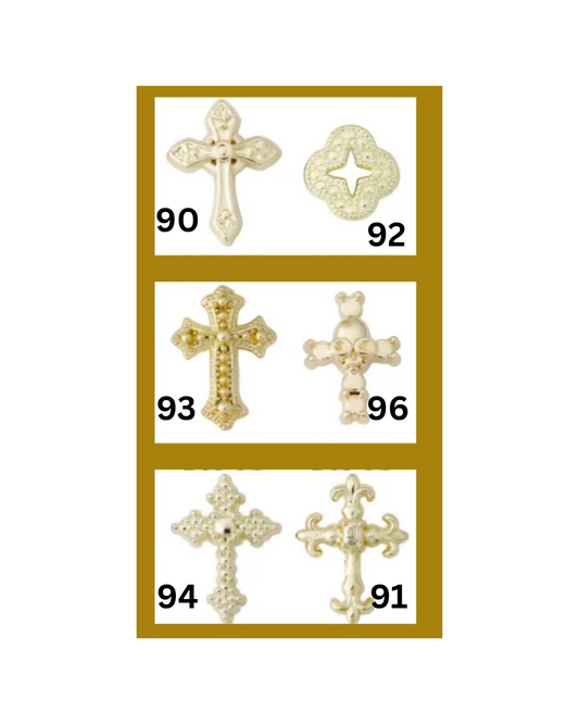 Amuletos de uñas en forma de cruz